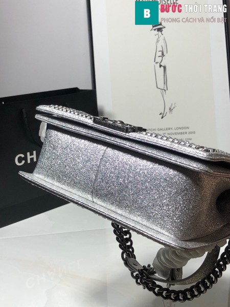 Túi xách Chanel boy siêu cấp da cá đuối màu bạc size 25 cm - A67086